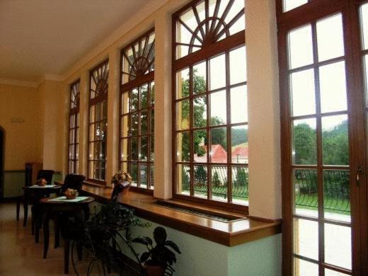 Kastiel Lucivna Hotel Buitenkant foto