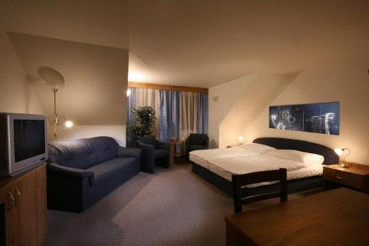 Kastiel Lucivna Hotel Buitenkant foto