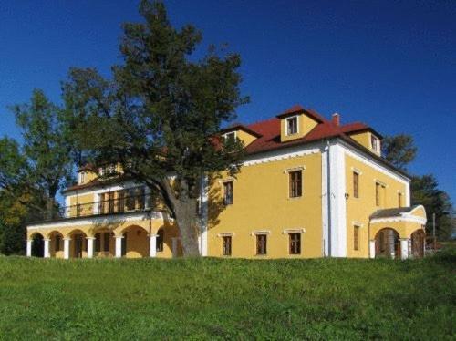 Kastiel Lucivna Hotel Buitenkant foto