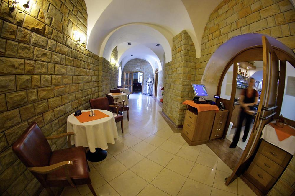 Kastiel Lucivna Hotel Buitenkant foto