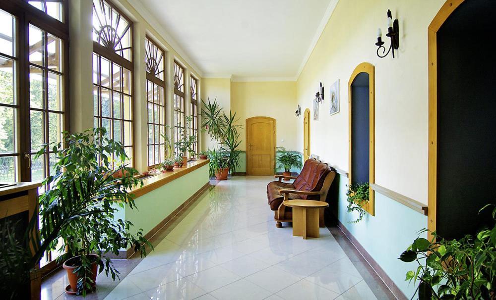Kastiel Lucivna Hotel Buitenkant foto