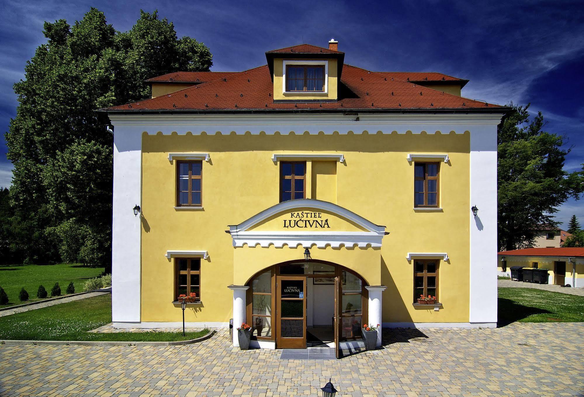 Kastiel Lucivna Hotel Buitenkant foto