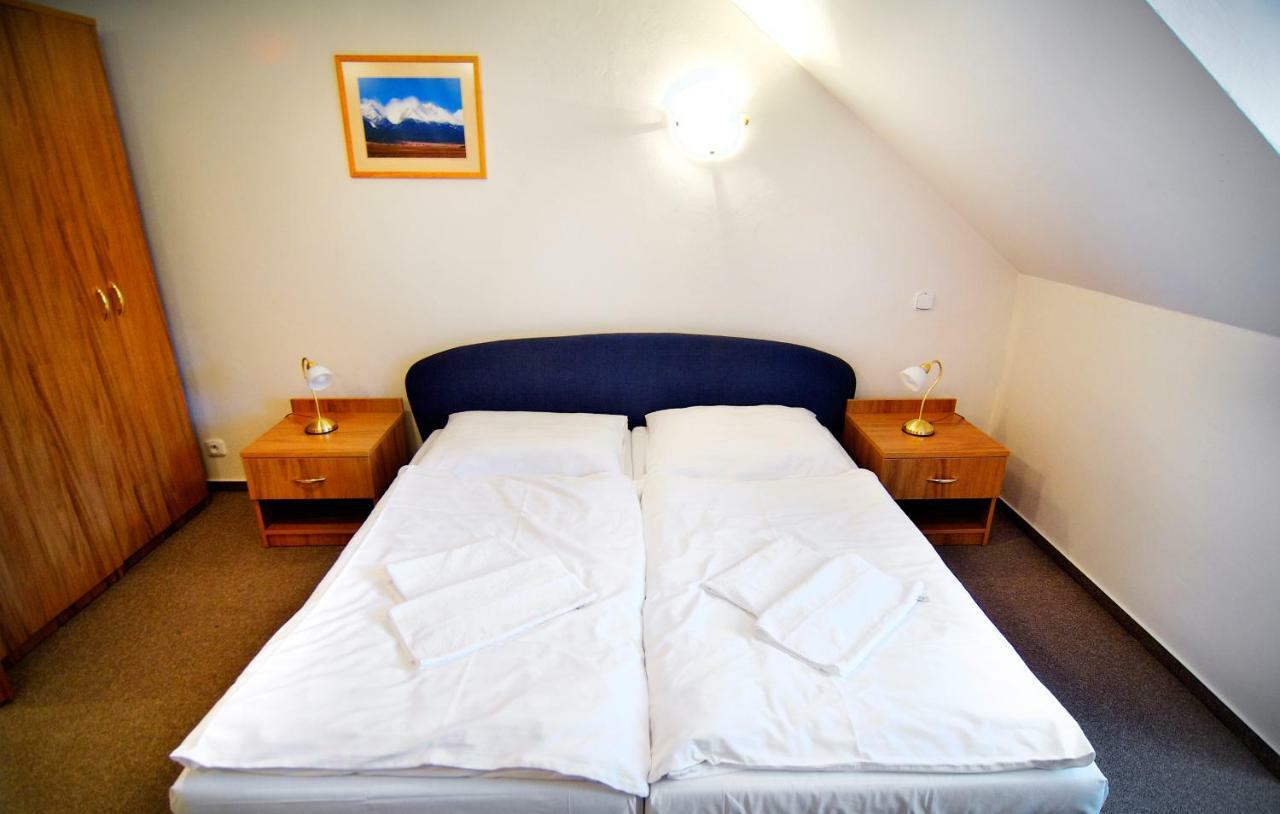 Kastiel Lucivna Hotel Buitenkant foto