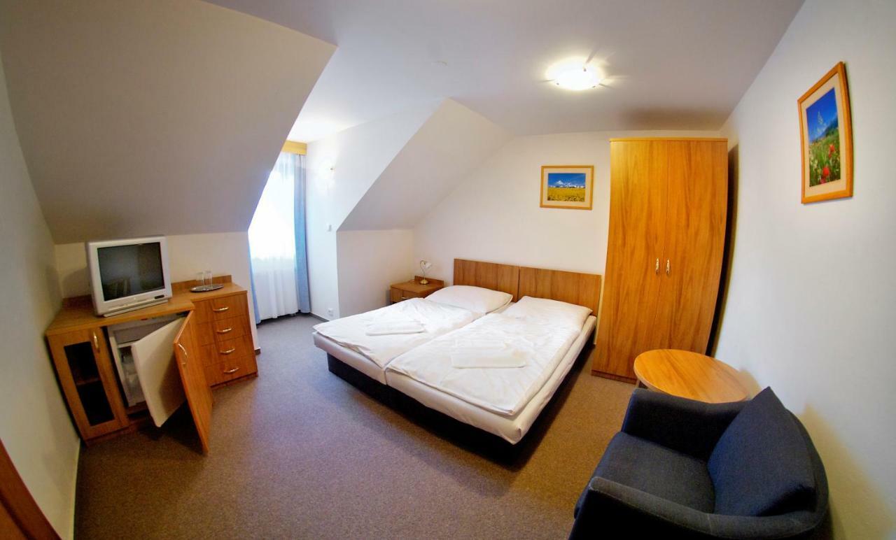 Kastiel Lucivna Hotel Buitenkant foto