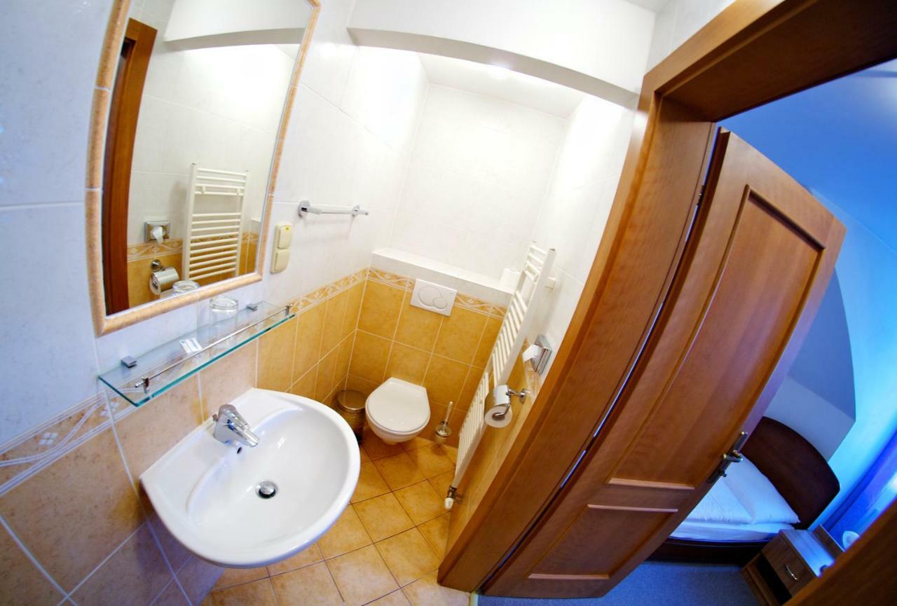 Kastiel Lucivna Hotel Buitenkant foto